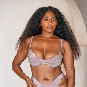 Monday Swimwear NWT Mauve Shimmer Maui Top V (L)